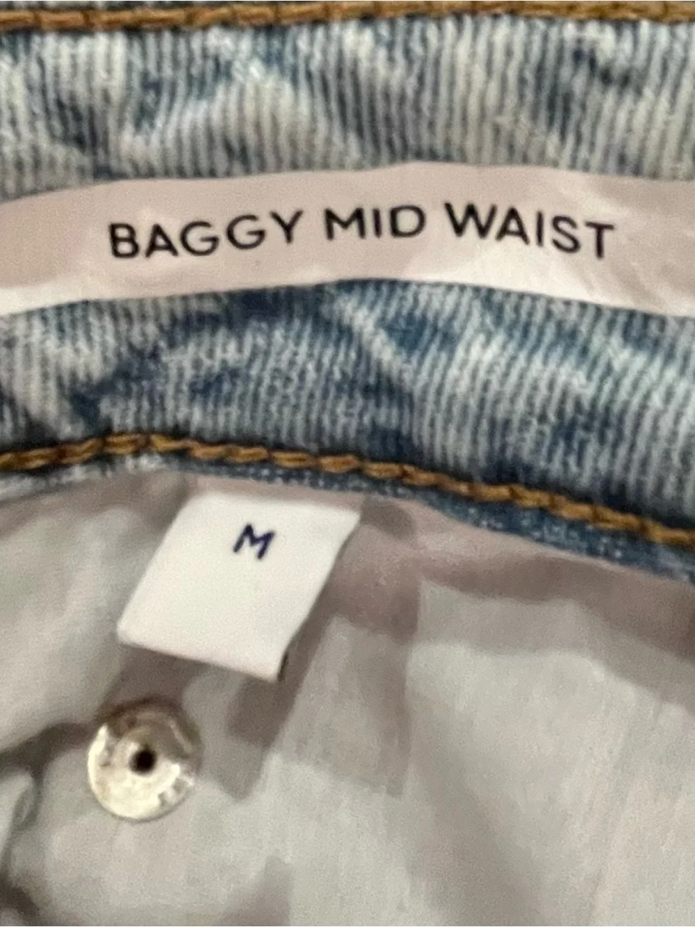JJXX- Baggy Mid Waist Light Wash Denim Jorts- Size: medium